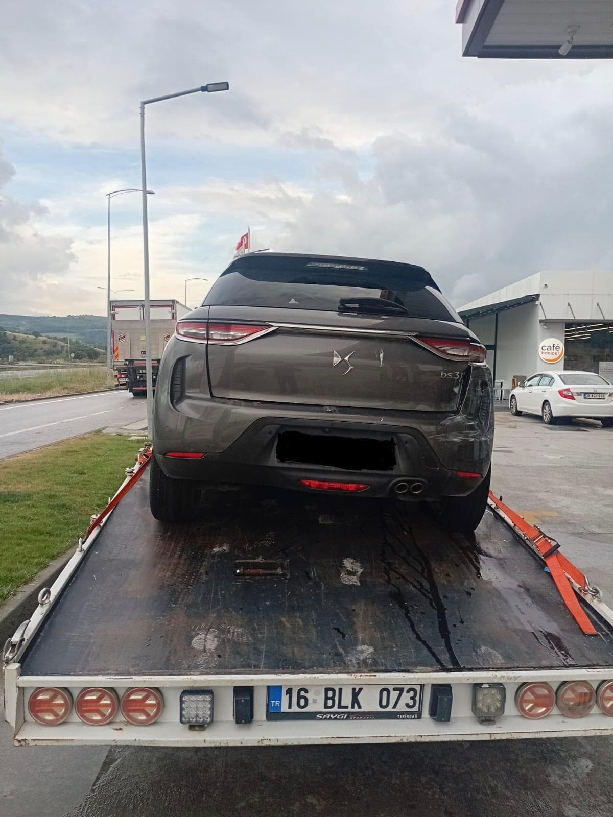 SUV aracın çekici platformuna sabitlenmesi